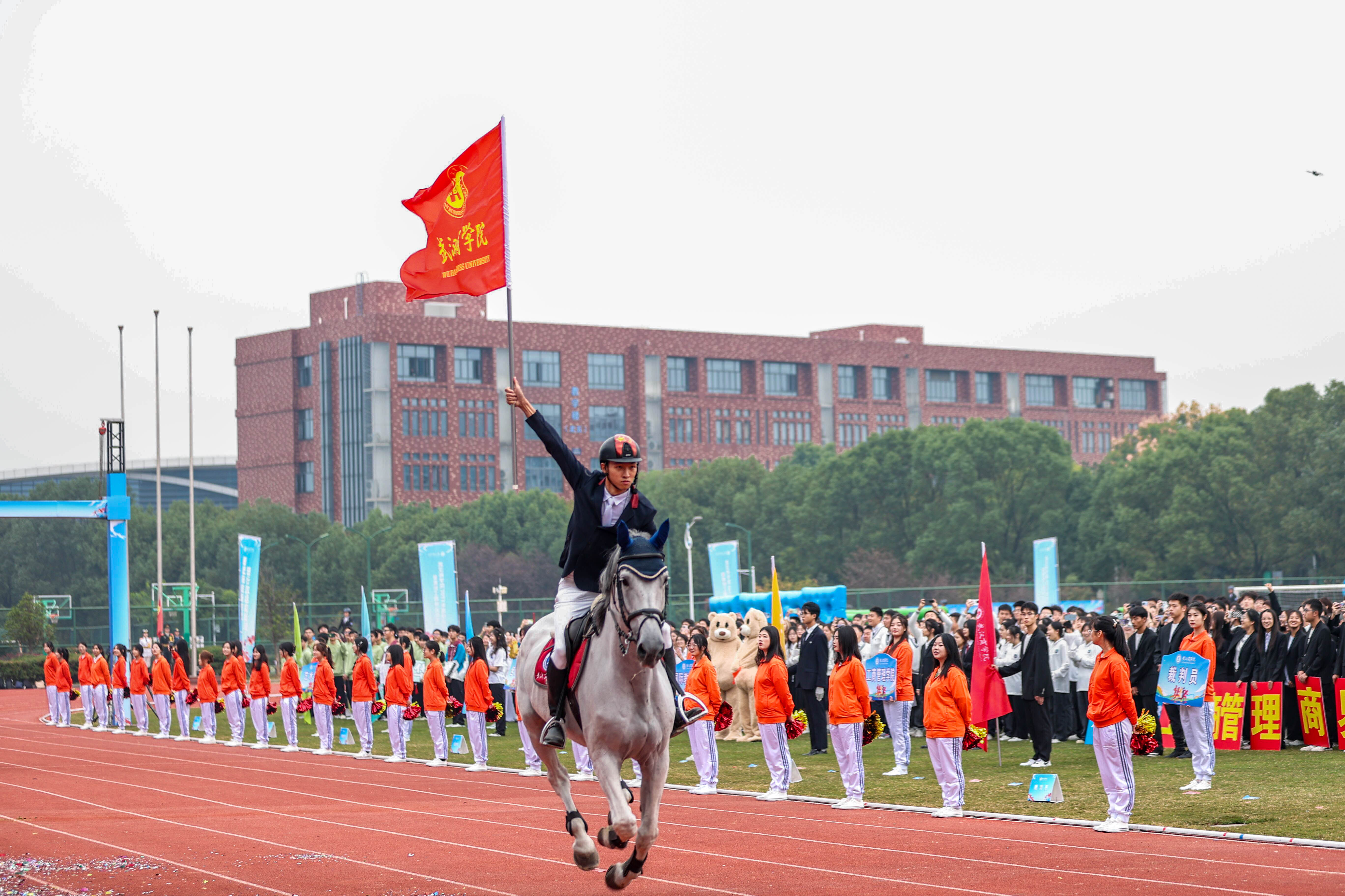 武汉商学院致远广场图片