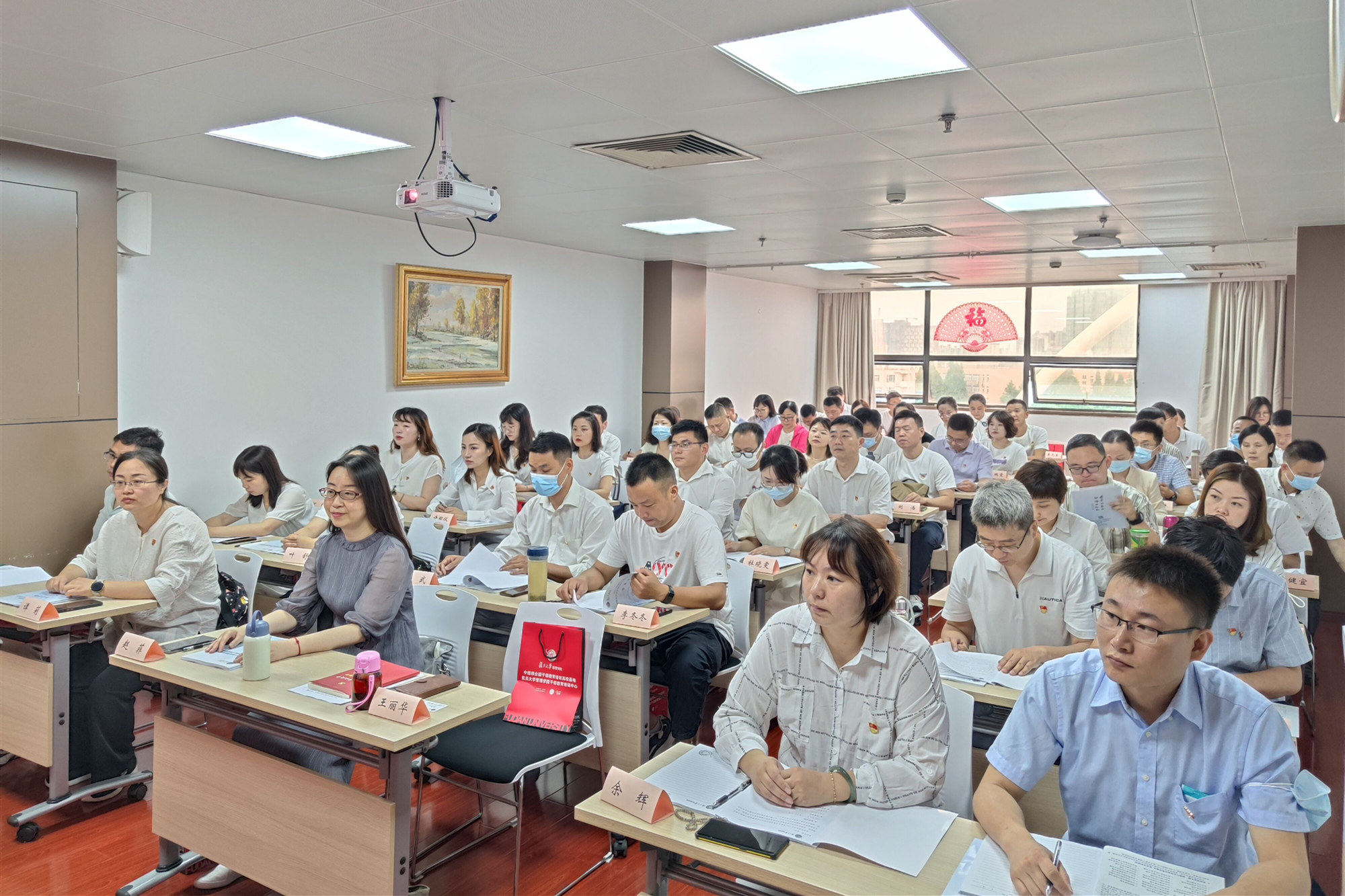 2021年武汉商学院紧缺人才全日制自考本科助学班，报读常见咨询问